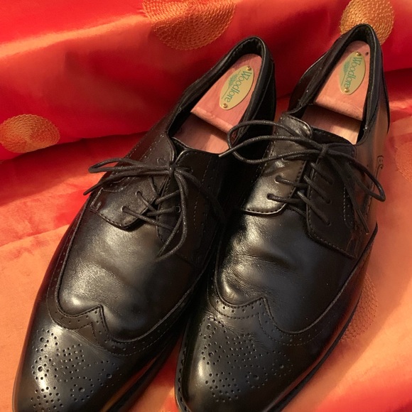 Pair of black Joseph Abboud Oxfords - Picture 2 of 3